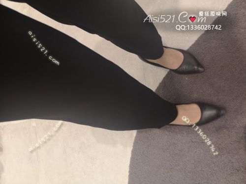 原味丝袜|袜类,臭短丝袜,爱丽丝(此活动可指定MM,但袜类随机)——2020年6月份顾客订购(导购肉丝),现收足底实拍,此活动免费拍摄打包图