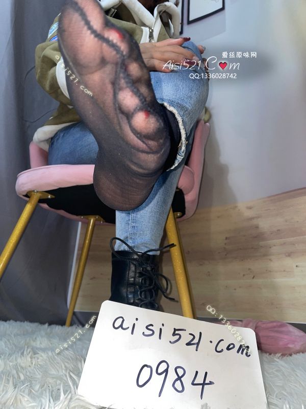 原味丝袜|袜类,臭短丝袜,亲爱的宝宝们，久等了我来啦，冬天穿皮靴了，脚丫比夏天爱出汗，味道也是酸臭酸臭的受不了，喜欢的宝宝们就带走吧