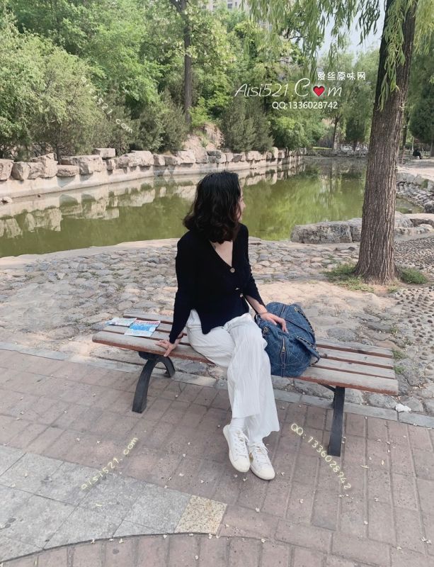 原味丝袜|袜类,臭棉袜,客定实拍~看看姐姐脚汗威力有多大地板上都有姐姐臭汗水印了