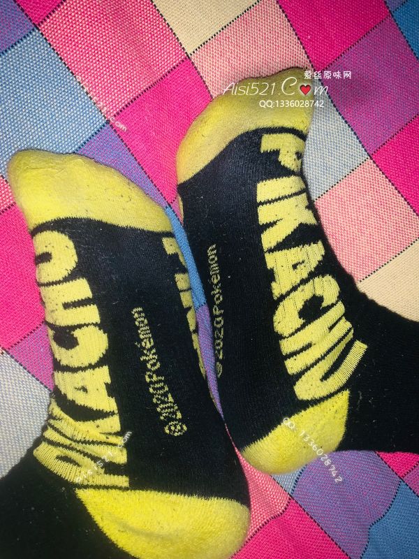 原味丝袜|袜类,臭棉袜,你的城市下雨了吗?第一次在楼道拍照 有点紧张妈妈穿了三年的包浆厚重反光皮卡丘棉袜