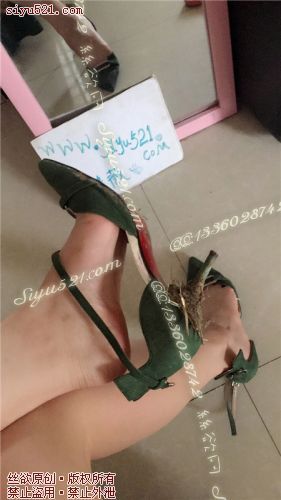 原味女鞋|鞋类,高中短跟,高跟鞋踩泥陷草泥巴路里面一脚脚好像踩进奴的肚皮上特爽，G儿来给你小祖宗净鞋泥[本页面出售的是黏满草泥巴的高跟美鞋]