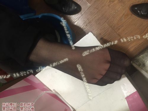 原味丝袜|袜类,臭短丝袜,致命臭(此活动MM随机，不能指定)——2017年10月下旬顾客订购致命臭活动MM（化妆品妹妹-黑丝）现收足底实拍，不可选择MM，免费附带无水印高清收购足底