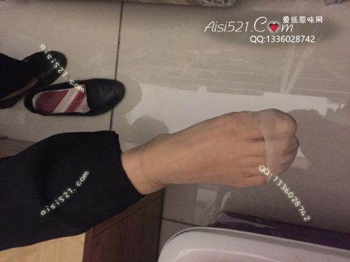 原味丝袜|袜类,臭短丝袜,致命臭(此活动MM随机，不能指定)——2017年12月初、中旬顾客订购致命臭活动MM（导购新妹妹-闲置肉丝）现收足底实拍，不可选