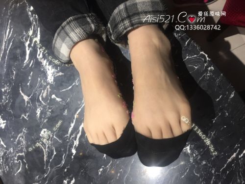 原味丝袜|袜类,臭短丝袜,致命臭(此活动MM随机，不能指定)——2018年1月下旬顾客订购致命臭活动MM（烤肉11妹妹-卡通肉丝）现收足底实拍，不可选