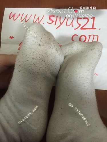 原味丝袜|袜类,臭棉袜,限时出售：冬天穿了8天吸饱汗液脚泥黏糊糊脚丫都粘在一起了，要提前预定