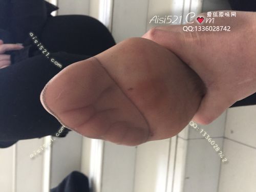 原味丝袜|袜类,臭短丝袜,致命臭(此活动MM随机,不能指定)——2018年3月上中旬顾客订购致命臭活动MM(珠宝02妹妹-咖啡丝)现收足底实拍