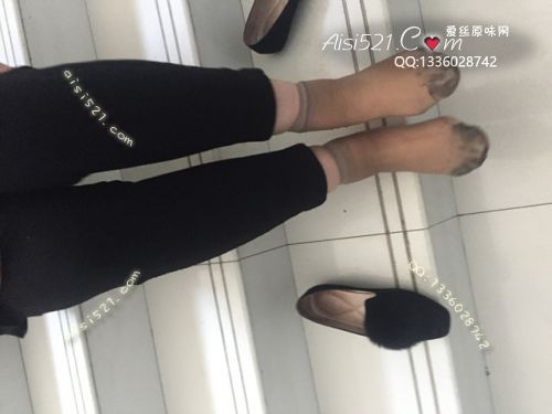 原味丝袜|袜类,臭短丝袜,致命臭(此活动MM随机,不能指定)——2018年3月下旬顾客订购致命臭活动MM(珠宝02妹妹-咖啡丝)现收足底实拍
