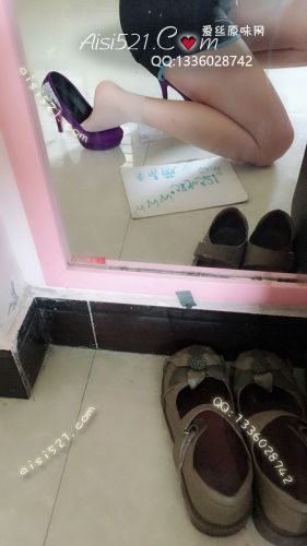 原味女鞋|鞋类,高中短跟,恭请极品女王姐姐的紫色麂皮面高跟鞋踩着你的肉体！痛并快乐着的感觉吸引着爱慕！[即刻恭请主人可以给你免费配送重口味短丝或者棉袜一对噢]