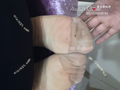 原味丝袜|袜类,臭短丝袜,致命臭(此活动MM随机，不能指定)——2018年8月中、下旬顾客订购致命臭活动MM（酒店17妹妹-肉丝）现收足底实拍