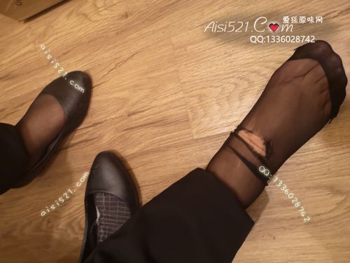 原味丝袜|袜类,臭短丝袜,致命臭(此活动MM随机,不能指定)——2018年9月下旬顾客订购致命臭活动MM(导购美女-酸臭黑丝)现收足底实拍
