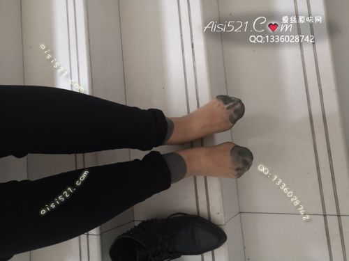 原味丝袜|袜类,臭短丝袜,爱丽丝(此活动可指定MM,但袜类随机)——2018年10月份顾客订购(珠宝02妹妹-咖啡丝),此活动免费拍摄打包图