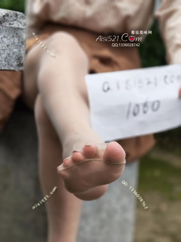 原味丝袜|袜类,臭连裤袜,锁味酸爽庞臭连裤袜，十天还是同样的行万里路。每天户外拍摄本王略带脚气，大汗脚出完汗以后会产生脚泥脚皮，闻一口直接让你爽歪歪。喜欢赶紧下单，别犹豫。下单