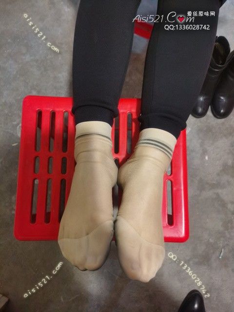 原味丝袜|袜类,臭短丝袜,爱丽丝(此活动可指定MM,但袜类随机)——2024年04月份顾客预订奢04肉丝短袜满满的汗液足底看去看不出肉色了