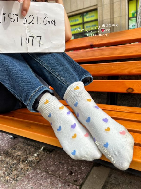 原味丝袜|袜类,臭棉袜,穿的发黄起球～小彩心白棉袜   实物味道痕迹更明显  巨酸臭。。