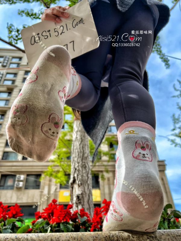 原味丝袜|袜类,臭棉袜,穿的发黄了～可爱兔子棉袜   实物味道痕迹更明显  巨酸臭，恶臭。