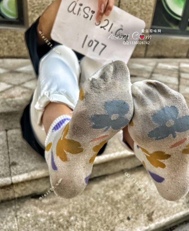 原味丝袜|袜类,臭棉袜,恶臭“小花花棉袜”巨臭无比，闻到臭味儿…嗅觉会立即更加灵敏