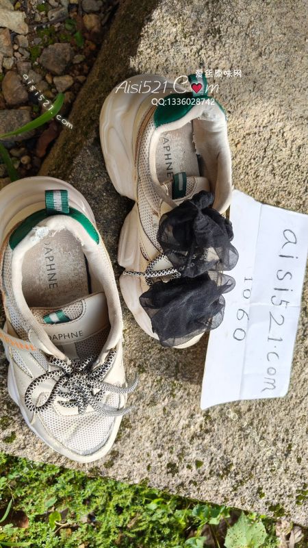 原味丝袜|袜类,臭短丝袜,黑丝酸爽庞臭短丝袜，试试味吧贱狗们，这酸爽一如既往的上头!这双大汗脚天天走路十万八千里，包浆以后干了又湿，那酸臭感绝对让你爱不释手!话不多说，下单拥有价格美丽!