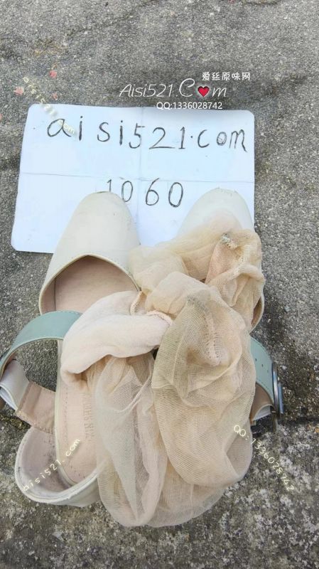 原味丝袜|袜类,臭长筒丝袜,十八天酸臭十足长筒袜，本王一如既往的户外工作直播，每天大汗脚走十万八千里路，臭到熏天，酸到上头，十八天库里丝绝对把贱狗熏到狗卵子飞上天。一口让你治愈一切不爽!贱狗们，本王还是这么任性更新慢。懂得下手…