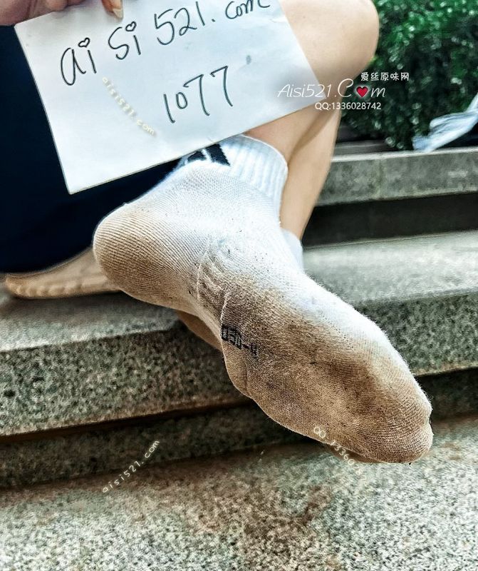 原味丝袜|袜类,臭棉袜,巨恶臭潮湿湿的～阿迪纯白运动棉袜穿变色巨脏臭   。。