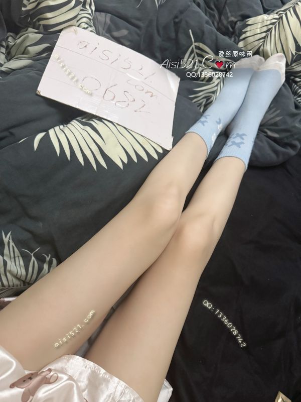 原味丝袜|袜类,臭棉袜,穿了三天高温闷出的酸酸臭臭的棉袜子～拍下24小时内发货哟～