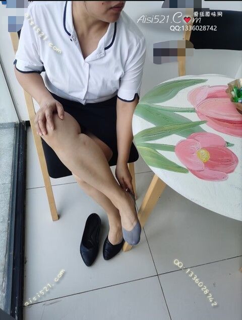 爱丽丝(此活动可指定MM，但袜类随机)——2024年08月份顾客预订导购11灰色船袜原味丝袜|袜类臭船袜