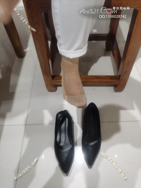 爱丽丝(此活动可指定MM，但袜类随机)——2024年08月份顾客预订导购04汗渍明显肉丝原味丝袜|袜类臭短丝袜