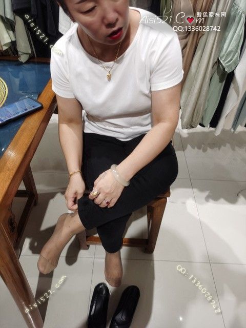 爱丽丝(此活动可指定MM，但袜类随机)——2024年08月份顾客预订导购04汗渍明显酸臭咖啡丝原味丝袜|袜类臭短丝袜