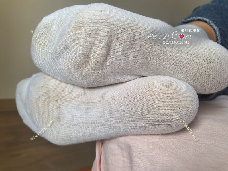 原味丝袜|袜类,臭棉袜,假期爬山逛街超级重口恶臭袜，脚底还是湿的，新鲜出炉味道刺鼻，打卡包装绝对辣眼！