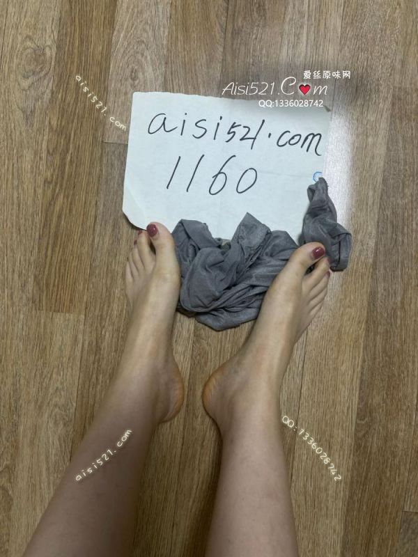 原味丝袜|袜类,臭连裤袜,灰色油亮 本人瑜伽健身教练40码的酸臭美脚丫，穿袜子非常上头，酸的冲鼻子，此图为展示图，下单后按穿发货前效果为准保证味道痕迹十足，平时健身跑步暴汗哦