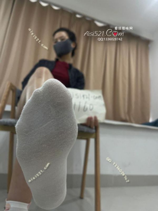 原味丝袜|袜类,臭棉袜,白色棉袜吸汗力十足，本人瑜伽健身教练，平时会上健身课，天天跑步已成习惯，这双穿了3天但对于我的脚来说三天已经满足重口味，40码酸汗脚味十足，在我这里请放心买，绝对超乎想象