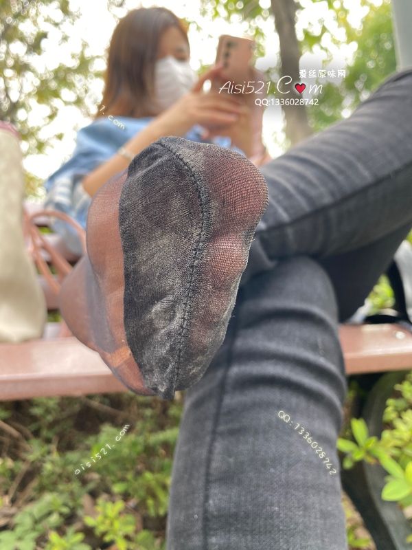 原味丝袜|袜类,臭短丝袜,我的酸汗脚，穿出的短丝袜和袜子臭出天际了，而且看图你应该清楚，什么是好东西，真正实实在在的穿出来是这种感觉 这双黑短丝眯眼入