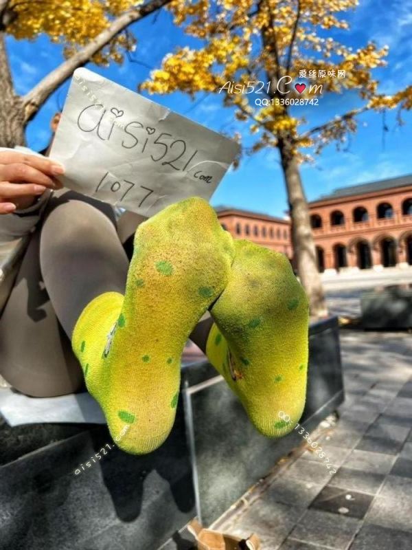 原味丝袜|袜类,臭棉袜,绝臭~！黄色海绵宝宝，湿臭味浸透整个袜底~！气味浸透。透。。。