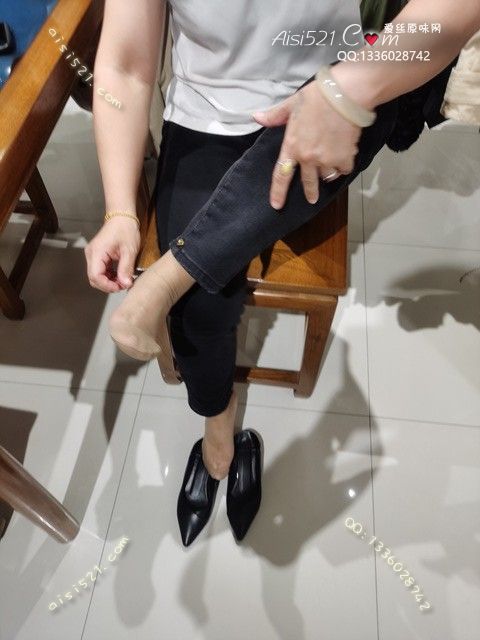 爱丽丝(此活动可指定MM，但袜类随机)——2024年10月份顾客预订导购04汗渍咖啡丝原味丝袜|袜类臭短丝袜