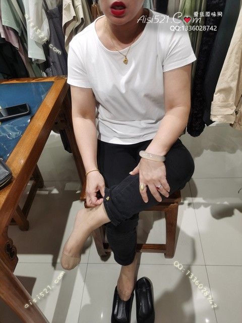 爱丽丝(此活动可指定MM，但袜类随机)——2024年10月份顾客预订导购04汗渍咖啡丝原味丝袜|袜类臭短丝袜