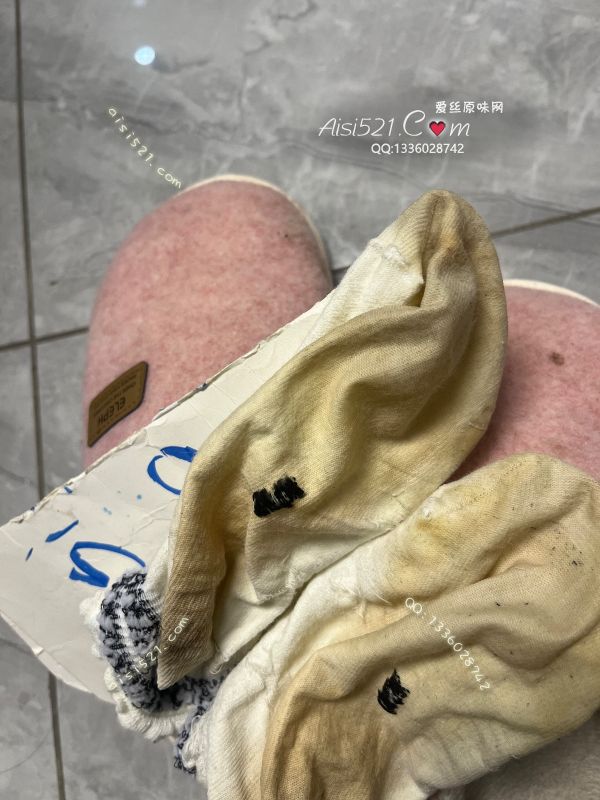 原味丝袜|袜类,臭棉袜,我草！太刺鼻，今天难受死本主了，好多汗，脚在鞋里打滑，袜子都吸不干了。