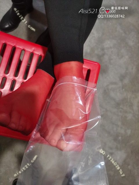 致命臭(此活动MM随机，不能指定)——2024年10月份顾客预订奢04汗透红色性感短丝原味丝袜|袜类臭短丝袜