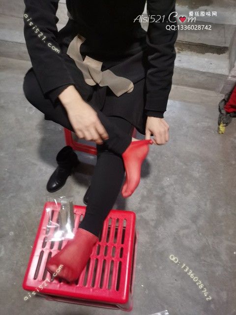 致命臭(此活动MM随机，不能指定)——2024年10月份顾客预订奢04汗透红色性感短丝原味丝袜|袜类臭短丝袜