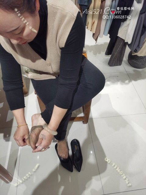 爱丽丝(此活动可指定MM，但袜类随机)——2024年10月份顾客预订导购04汗渍明显咖啡丝原味丝袜|袜类臭短丝袜