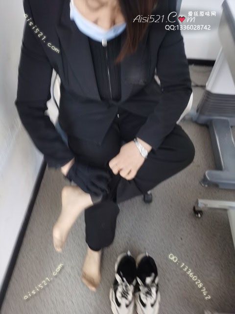 爱丽丝(此活动可指定MM，但袜类随机)——2024年10月份顾客预订导购09性感咖啡丝原味丝袜|袜类臭短丝袜