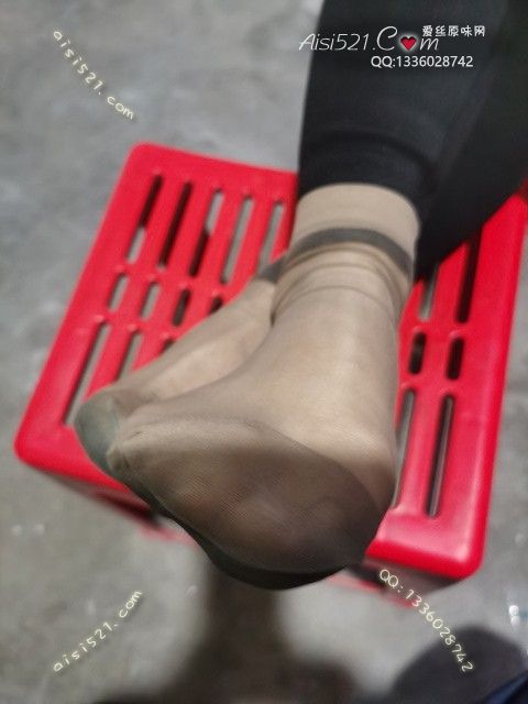 爱丽丝(此活动可指定MM，但袜类随机)——2024年10月份顾客预订奢04浓酸臭肉丝原味丝袜|袜类臭短丝袜