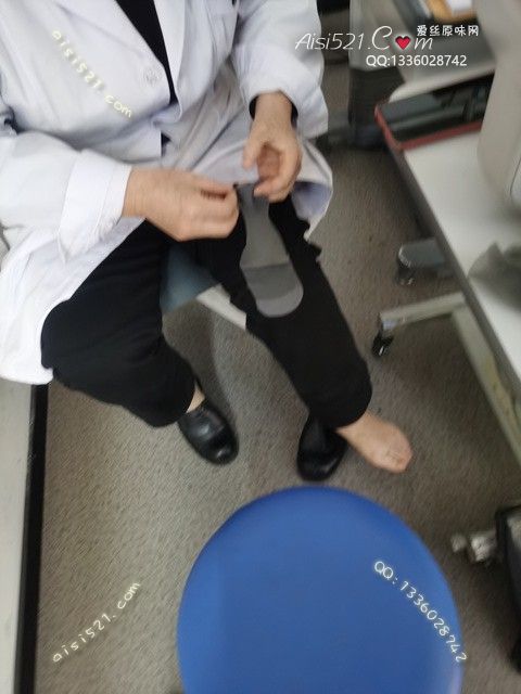 爱丽丝(此活动可指定MM，但袜类随机)——2024年11月份顾客预订导购新妹妹灰丝原味丝袜|袜类臭短丝袜