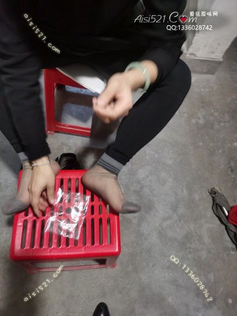 爱丽丝(此活动可指定MM，但袜类随机)——2024年11月份顾客预订奢04灰丝原味丝袜|袜类臭短丝袜