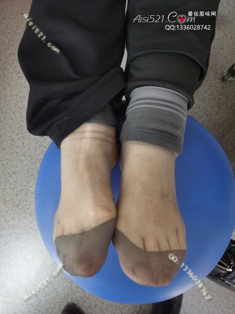 爱丽丝(此活动可指定MM，但袜类随机)——2024年11月份顾客预订导购新妹妹灰丝原味丝袜|袜类臭短丝袜