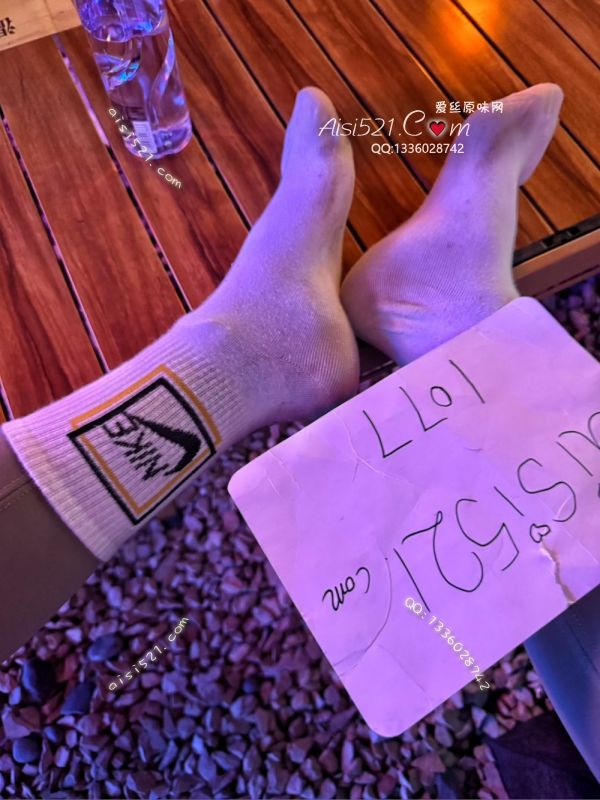 原味丝袜|袜类,臭短丝袜,耐克白色，运动了一整天累完了。。汗湿臭 爆穿一天