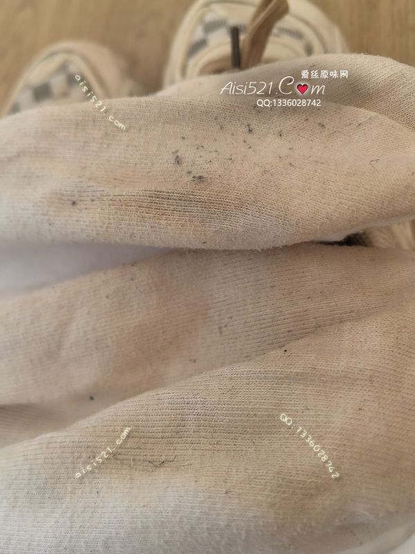 原味丝袜|袜类,臭棉袜,黄色的是汗渍，还是湿湿的状态，收到后也会是湿哒哒的，重口哦！