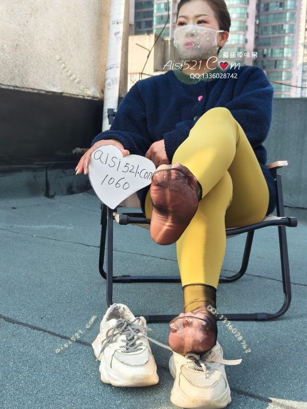 原味丝袜|袜类,臭短丝袜,酸爽庞臭黑丝短袜，灵魂的碰撞来自于长沙的天气如同夏天的感觉，每天运动黑丝配上五年的休闲鞋，脚皮脚泥脚汗全染稀释，狗子们赶紧下单秒杀重磅炸弹级黑丝回去猛吸吧！真空包装运输。