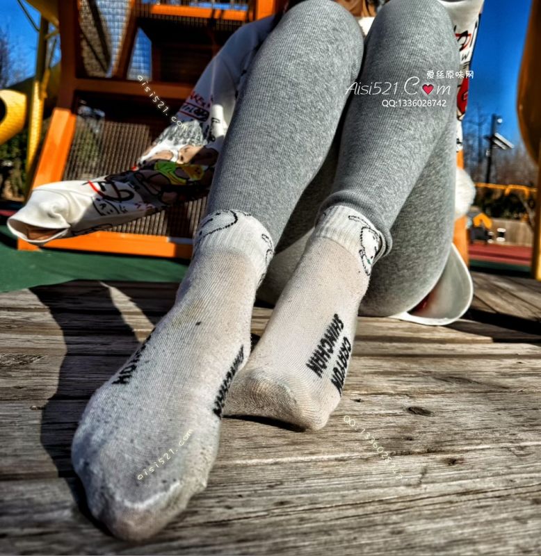 原味丝袜|袜类,臭棉袜,‘’恶臭小白狗袜子‘’   穿发黄了～纯白棉袜   实物味道痕迹更明显  巨酸臭。。