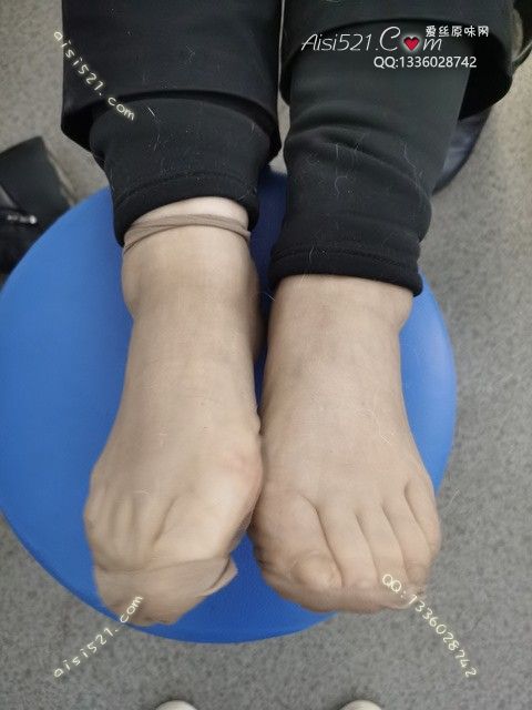 爱丽丝(此活动可指定MM，但袜类随机)——2024年12月份顾客预订导购新妹妹灰丝原味丝袜|袜类臭短丝袜