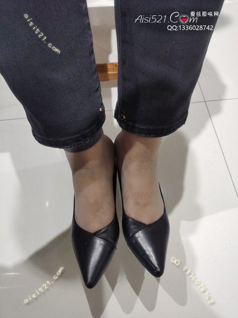 爱丽丝(此活动可指定MM，但袜类随机)——2024年12月份顾客预订导购04汗透高跟灰丝原味丝袜|袜类臭短丝袜