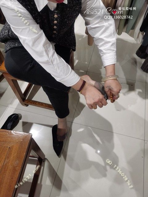 爱丽丝(此活动可指定MM，但袜类随机)——2024年12月份顾客预订导购04汗透高跟灰丝原味丝袜|袜类臭短丝袜